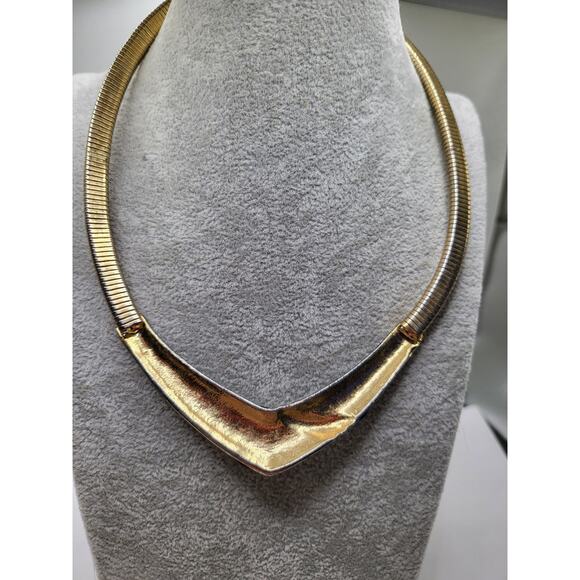 Vintage Gold Tone Collar Necklace w/ Black Enamel V Center - Picture 8 of 9